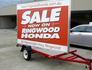 Мобільний рекламний щит